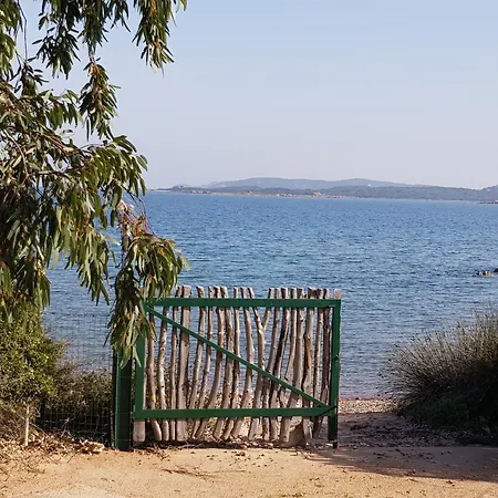 Gaviel, Con Accesso Diretto Al Mare 빌라 Porto Istana