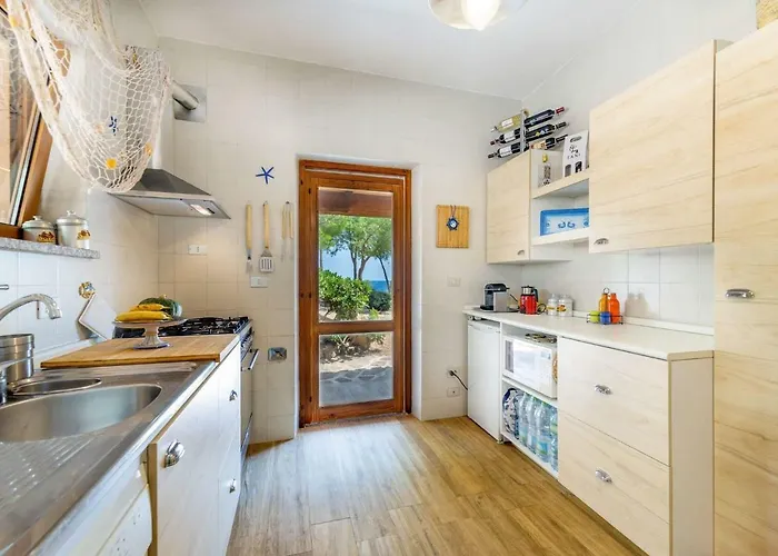 Gaviel, Con Accesso Diretto Al Mare Porto Istana